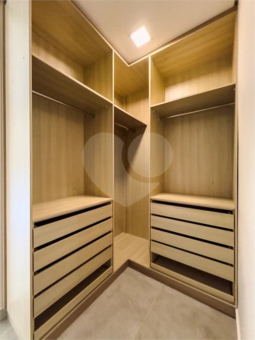 Indaiatuba - Condomínio Milano - Sobrado - 350 m² de terreno - 240 m² de área construída - 4 vagas de garagem, sendo 2 cobertas - Salas de estar e jantar integradas - 3 suítes com closet e varanda no pavimento superior - Escritório no térreo - Espaço gourmet com churrasqueira - Banheiro externo