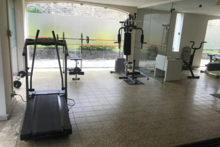 Espaço e Segurança no Bom Retiro: Apartamento de 100 m² com Infraestrutura Completa