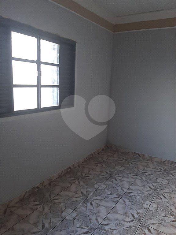 Casa térrea com 2 dormitórios.
