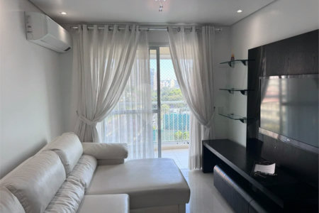 O Seu Apartamento Exclusivo: 74 m² Reformados ao Lado do Ibirapuera!