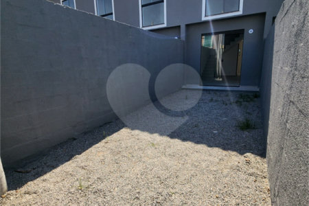 Duplex na Avenida Cesário de Melo, Cosmos com 2 quartos, 2 banheiros,garagem e quintal!