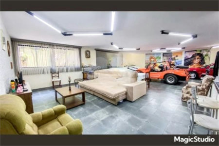 Casa com 540m² , 5 dormitórios , sendo 4 suítes , 10 vagas , à venda no bairro Jardim , em Santo André