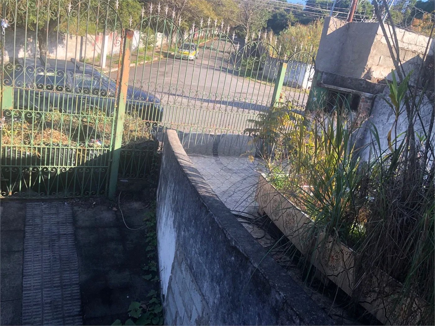 Casa Térrea com 309m², 3 quartos, Garagem-Salão com 10 vagas, Ampla quintal, mais terreno atrás, à venda-Palmas do Tremembé-São Paulo/SP