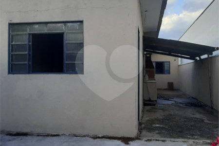 Casa térrea com 2 dormitórios.