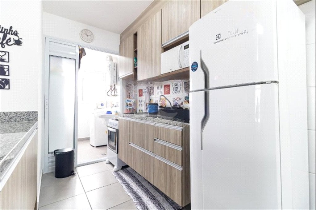 Apartamento de 02 dormitórios sendo 1 suíte