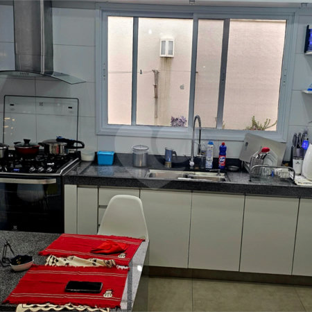 Casa á venda no condomínio Damha I