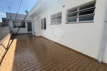 Casa Térrea com 3 dormitórios no Centro de Atibaia