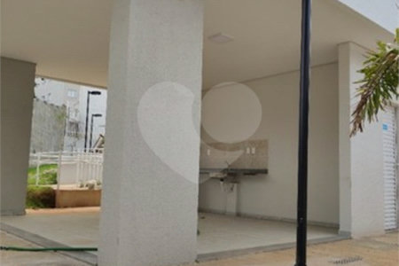 Apartamento no Condomínio Parque dos Manacás.