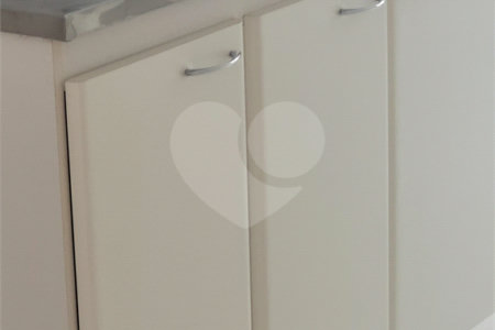 Indaiatuba - Venda - Apartamento no Condomínio Portal das Flores com 64 m², 3 dorms, sendo 2 com armários planejados, , WC social, cozinha planejada e totalmente integrada com a lavanderia, varanda, , 02 vagas de garagem. Excelente localização, a poucos metros do Shopping Polo, mercados, padaria,