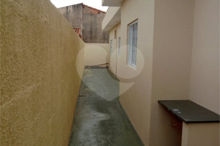 Casa á venda, com 02 Dormitórios, em Jardim Medeiros.
