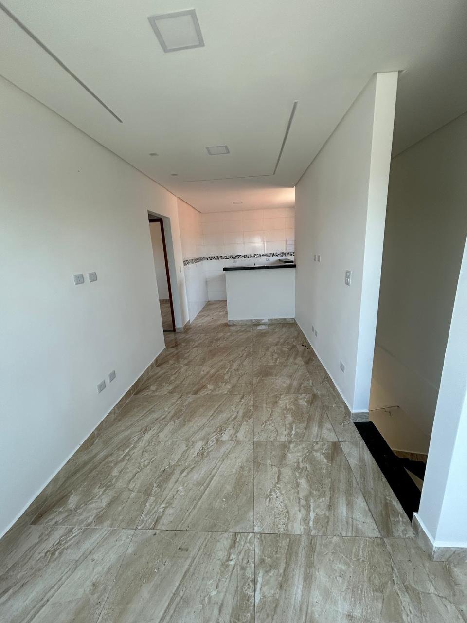 Duplex à venda com 2 quartos, sendo 1 suíte, apenas 400m Mar