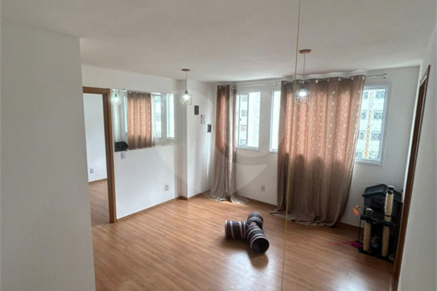 Apartamento de 44m² com vaga na garagem.