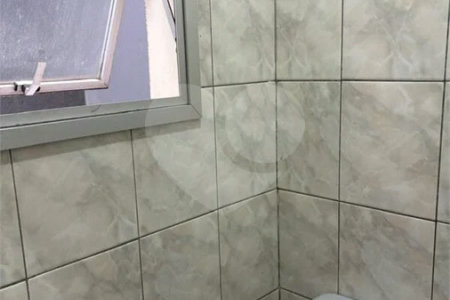 São Paulo - Capital - Bairro Santa Cruz - R4 495.000,00 - Aceita permuta por imóvel na cidade de Indaiatuba- Sp - Sobrado em rua residencial sem saída e com praça particular. O imóvel possui 2 quartos — 1 suíte com dois ambientes e acesso a hall externo. Sala ampla, cozinha com dois ambientes