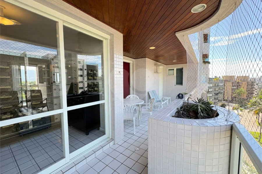 Apartamento à venda com 2 quartos, sendo 1 suíte, em Riviera de São Lourenço, Bertioga, SP