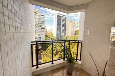 Higienópolis: Apartamento de 350 m2, 4 suítes, 5 vagas.