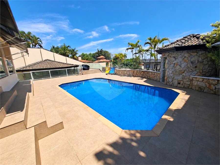 Casa à venda no Condomínio Estância Marambaia, Vinhedo | 3 suítes, piscina e terreno de 810 m²