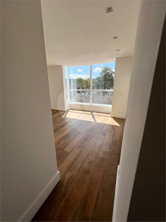 Residencial Tremembe Casa Linda - 255 mts - 04 dormit sendo 02 suites , 5 wcs - 04 vagas