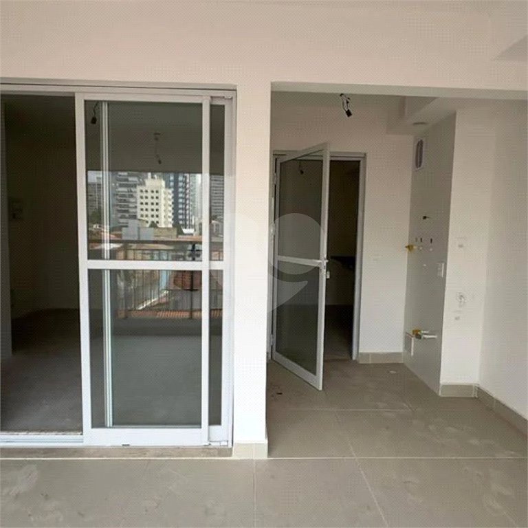 Apartamento de 69m2 na Saúde com 2 dorms, 1 suíte, 2 banheiros, 1 vaga. Estuda Permuta.