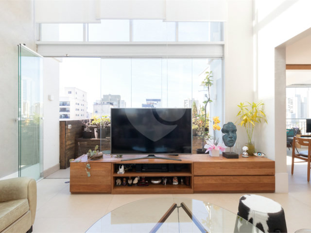 Apartamento à venda com 3 quartos, sendo 1 suíte,  em Saúde, São Paulo, SP