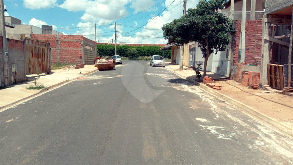 Terreno com 160,00 m² de área total.