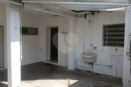Casa de 1 dormitório com quintal e jardim na Vila Ipojuca!