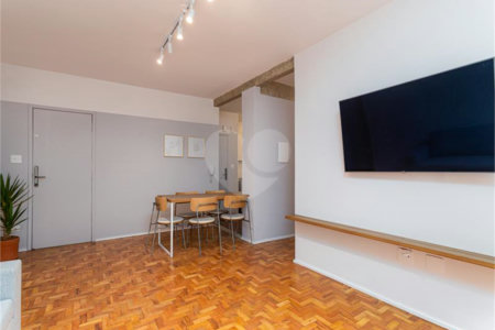 Excelente oportunidade para reformar e ficar com o apartamento dos seus sonhos!