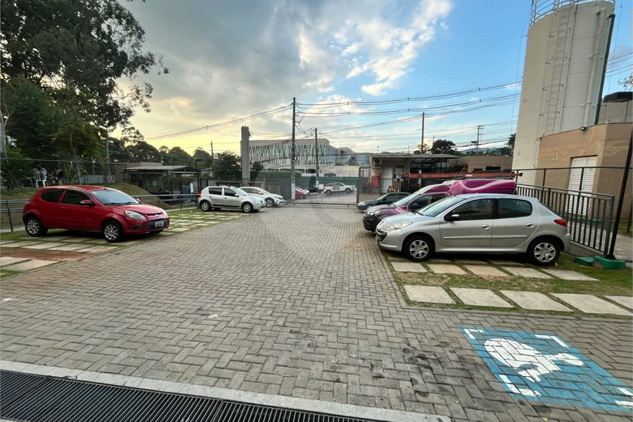 Apartamento a Venda com 2 Dormitórios Jaraguá / SP