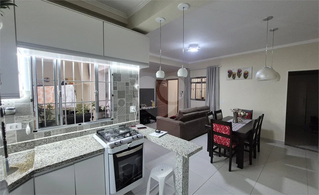 Casa de vila com 3 dormitórios sendo 2 suítes em Santana
