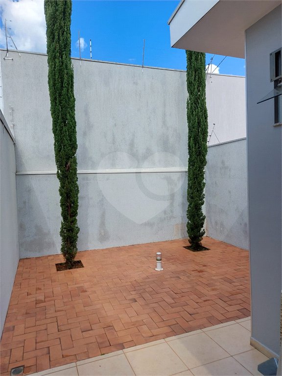 Casa Térrea com 2 dormitórios, sendo 1 suíte.
