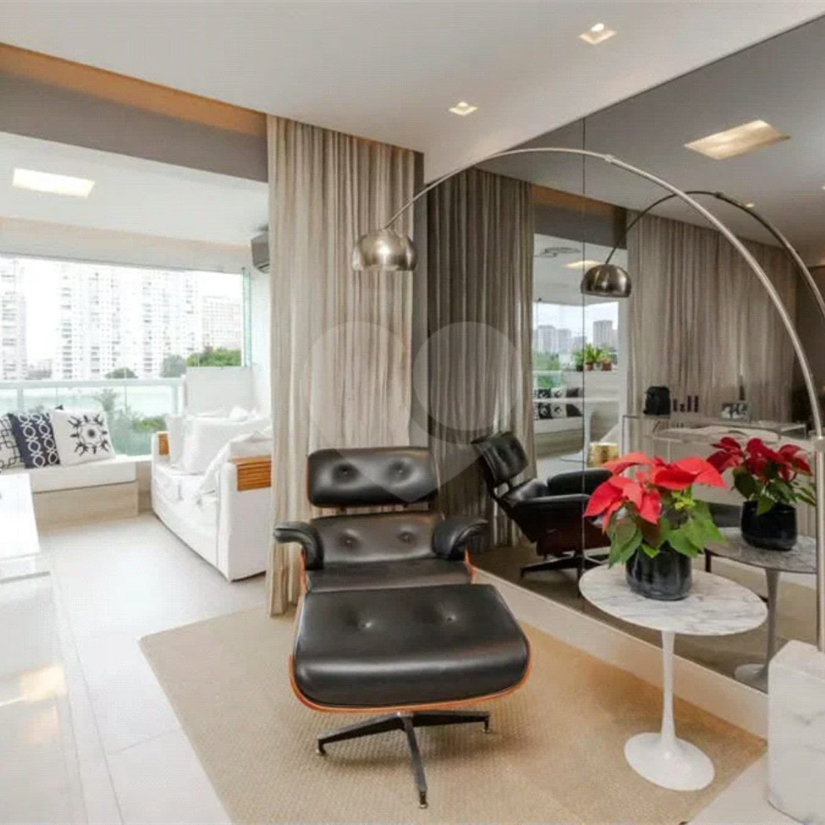 Apartamento à venda com 2 suítes em Santo Amaro, São Paulo, SP