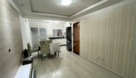 Casa à venda ou para alugar com 3 quartos, sendo 2 suítes,  no condomínio Residencial Erika, São Paulo - SP
