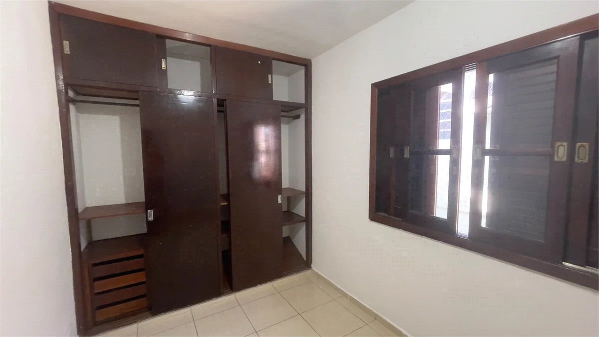 Sobrado à venda com 4 quartos, sendo 1 suíte, em Jardim Ester Yolanda, São Paulo, SP