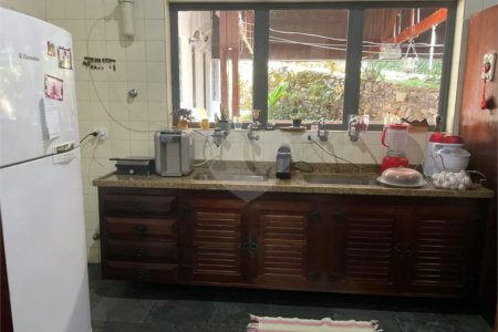 Casa à venda, 742 m², com piscina, 5 suítes, em Embu das Artes