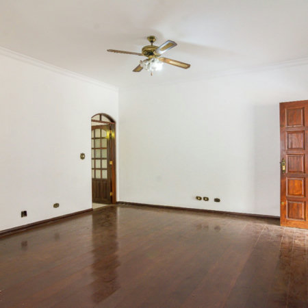 Sobrado à venda 187m² com 5 quartos, sendo 2 suítes, em Conjunto Residencial Butantã próximo à USP