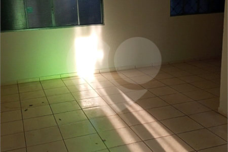 Linda Casa muito bem localizado na rua três na cidade de Rio Claro