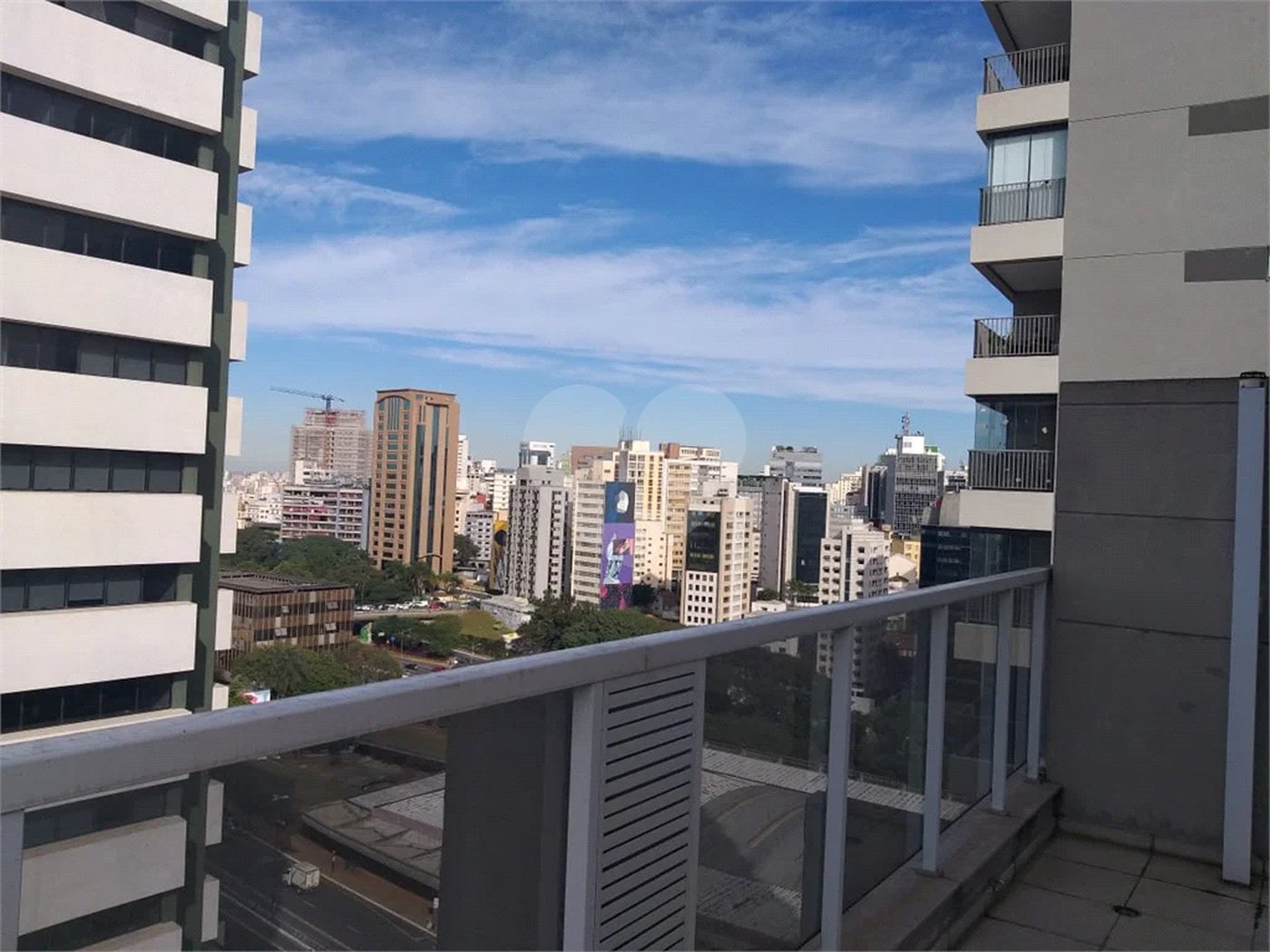 Conjunto comercial duplex à venda na Aclimação. Andar inteiro, puro charme!