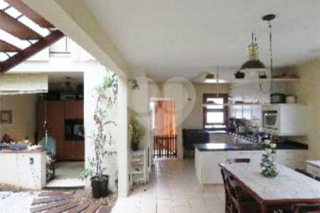 Sobrado à venda no Planalto Paulista c/300 m2 - 4 Quarto/1 Suíte/3 Vagas na garagem - Metrô S.Judas