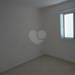 Indaiatuba - Venda - Apartamento no Condomínio Portal das Flores com 64 m², 3 dorms, sendo 2 com armários planejados, , WC social, cozinha planejada e totalmente integrada com a lavanderia, varanda, , 02 vagas de garagem. Excelente localização, a poucos metros do Shopping Polo, mercados, padaria,