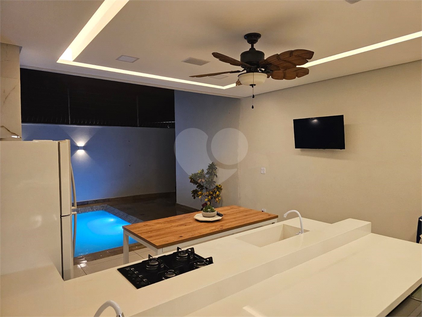 Casa à Venda no Arcoville - Completa e Confortável