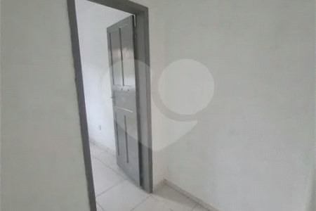 SOBRADO TIPO APARTAMENTO COM 1 QUARTO PARA LOCAÇÃO 42m² - SANTISSIMO