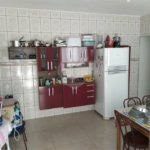 Casa térrea com 2 dormitórios, sendo 1 suíte.