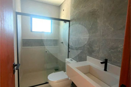 Casa à Venda no Ogiva em Cabo Frio com 4 Quartos em Condomínio Fechado