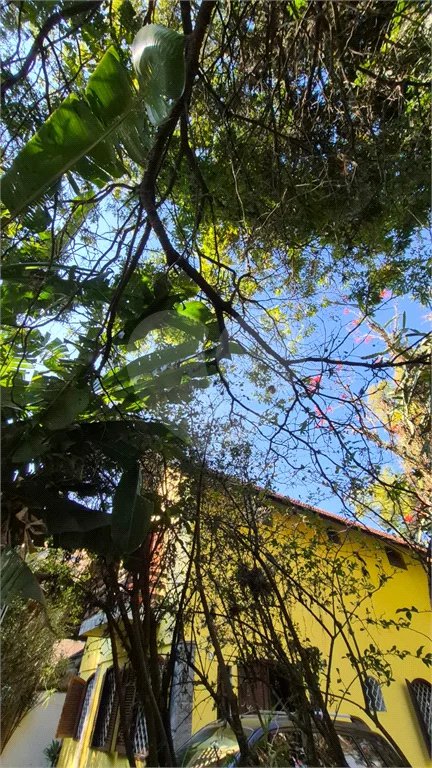 Casa com Piscina, Sauna e Edícula em Rua Arborizada no Tremembé