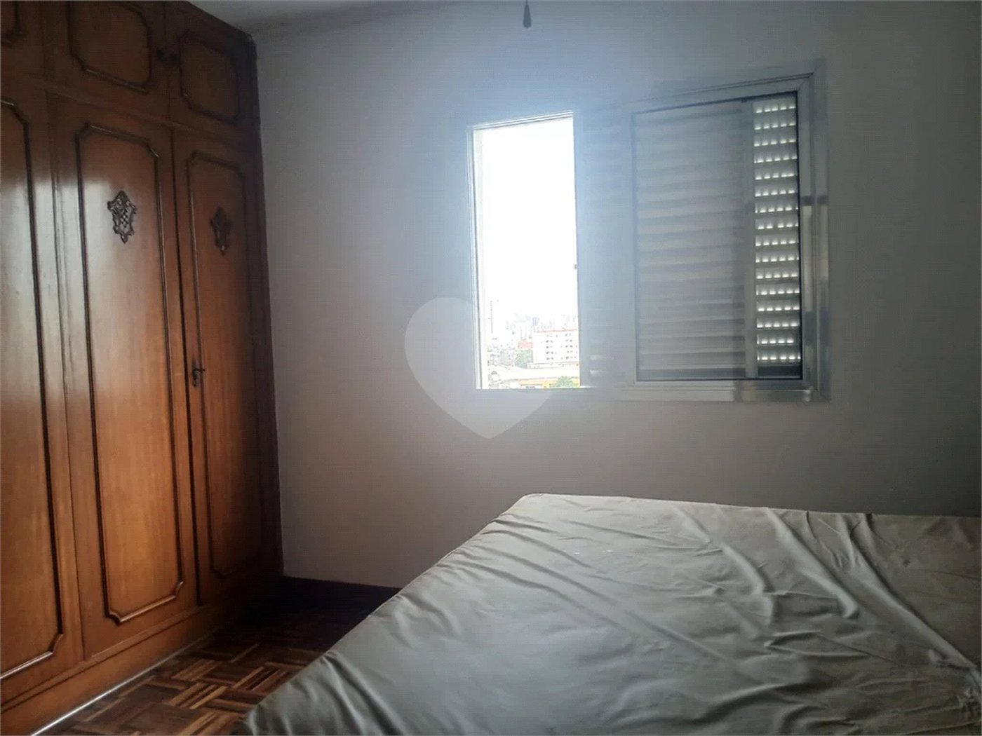 Apartamento a venda com porteira fechada no Belem com 95m com 03 dormitórios espaçoso sendo um suíte, 2 vagas. Aceita Permuta.