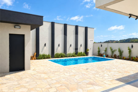 Linda casa em condomínio fechado, unindo conforto, lazer e segurança para você e sua família!
