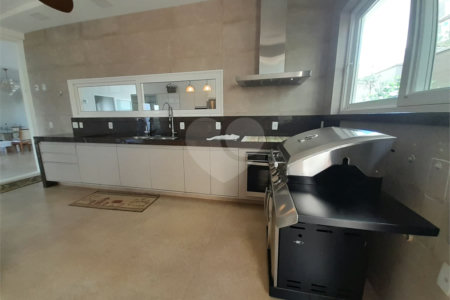 Casa à Venda no Condomínio Damha III – Elegância e Conforto para sua Família