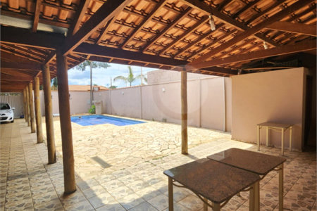 Casa à Venda - Estância Lagoa Dourada, Brotas-SP
