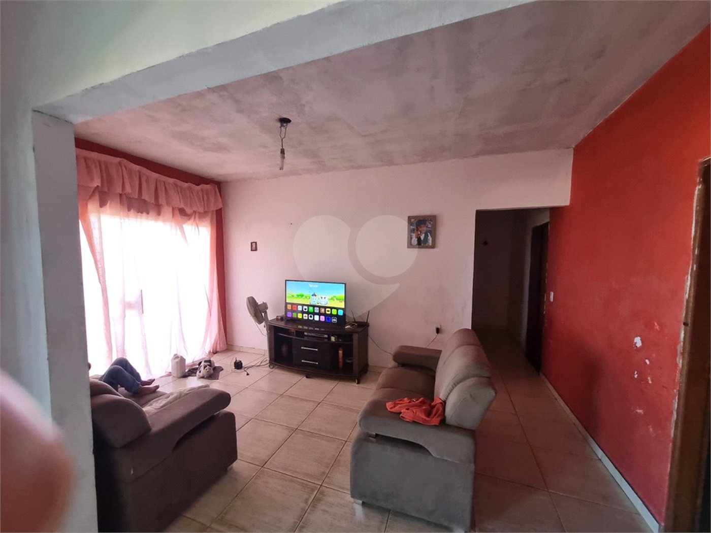 Sobrado 3 quartos e área comercial em baixo.