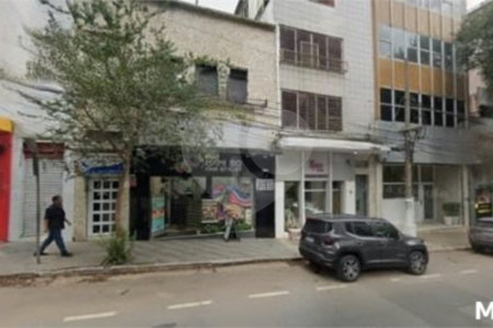 Sobrado comercial com 150m² , 7 salas , 3 banheiros , para locação na Bela Vista.