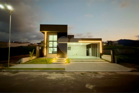 Casa térrea 3 dormitórios (3 suítes), espaço gourmet, piscina, 2 vagas garagem, condomínio fechado com ampla área lazer